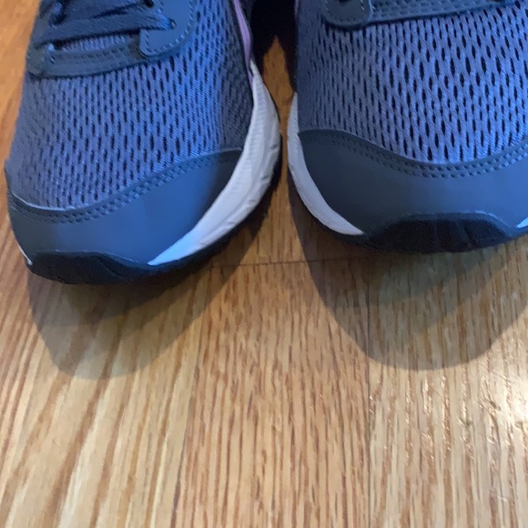 Asics Amplifoam Sneakers - Picture 4 of 8